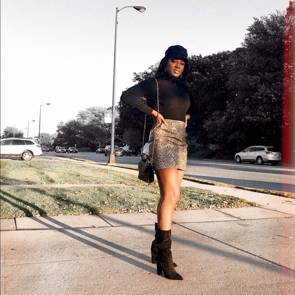 Meet your Posher, Danielle - Picture 1 of 1